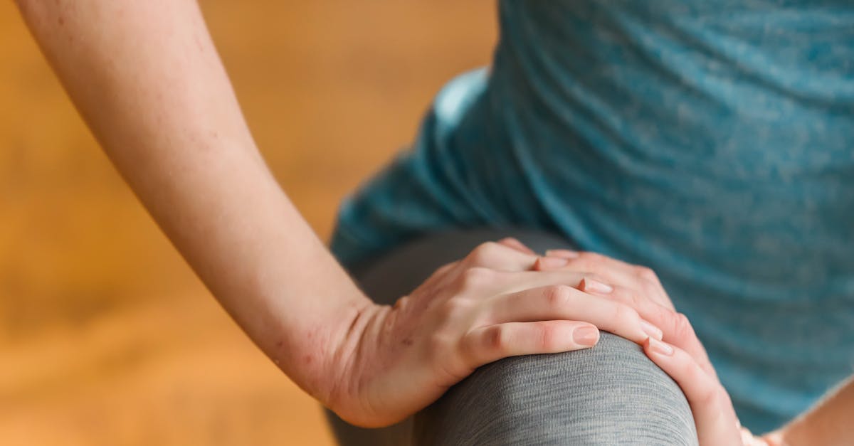 The Application of Heat and Cold Therapy in Knee Pain Management